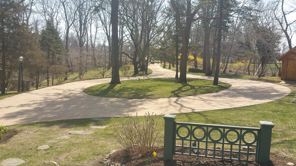 Hamptons Gravel Driveway Design