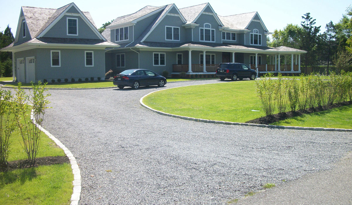 Hamptons Gravel Driveway Cobblestone Wrap Around Edging