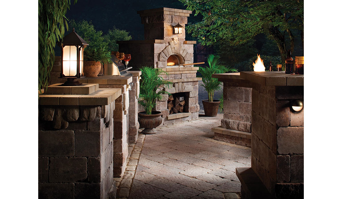 Outdoor Fireplace, Pizza Oven, Cooking Station and Beverage Bar